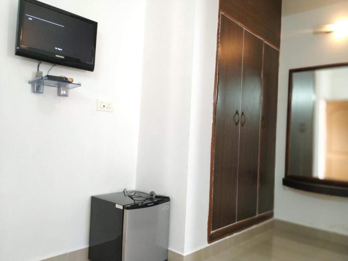 Aum Hotel プッタパルティ エクステリア 写真