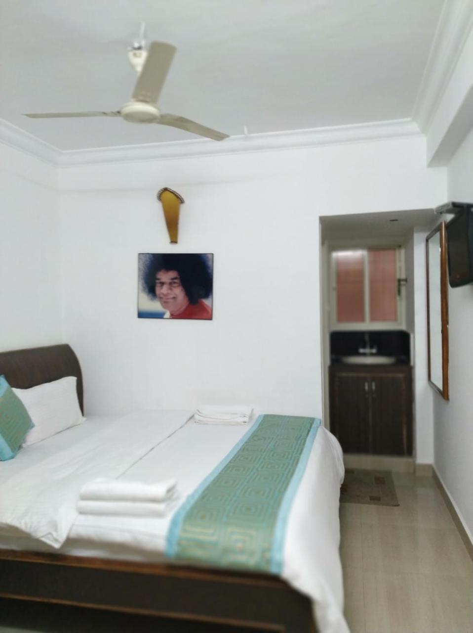 Aum Hotel プッタパルティ エクステリア 写真