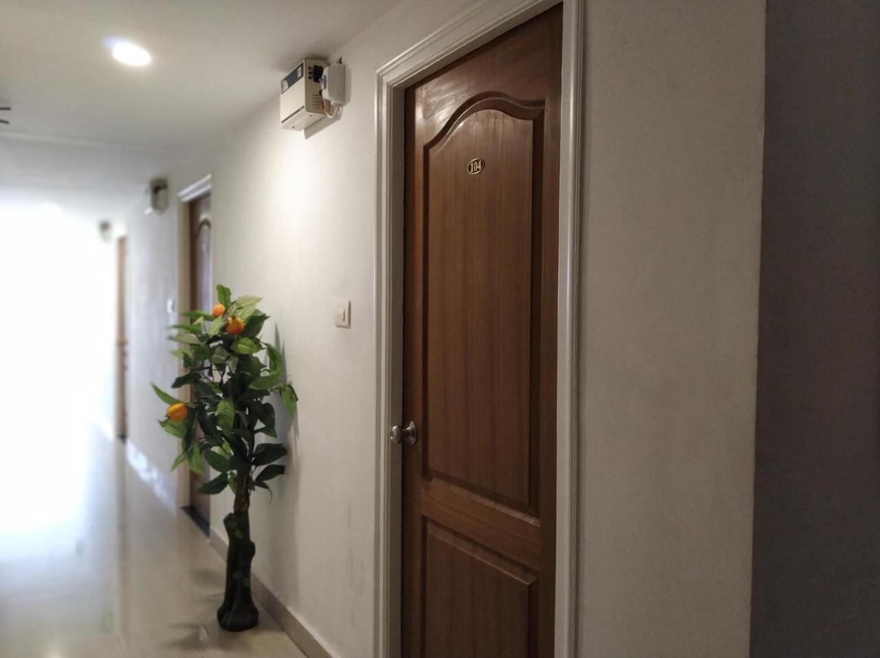 Aum Hotel プッタパルティ エクステリア 写真